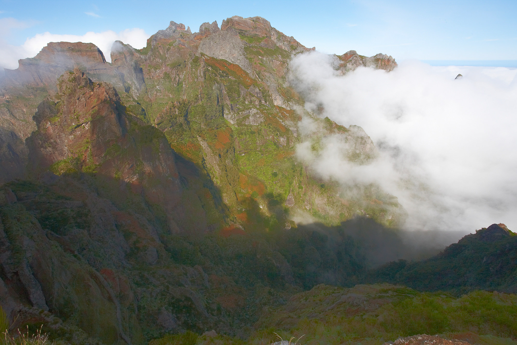 view from Pico do Arieiro to the Pico das Torres